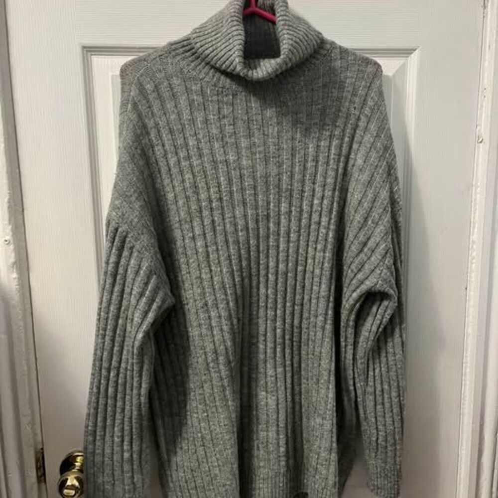 H&M Oversized Ribbed Turtleneck Sweater - Size Small